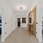 Maria Villa *