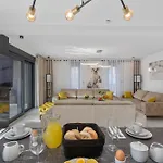 Maria Villa