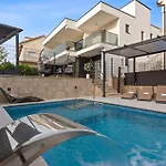 Maria Villa